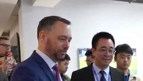 比利时副首相：恭喜中国 叹为观止