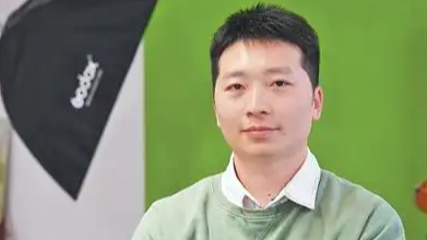 大学生用AI把家乡拖鞋卖到海外