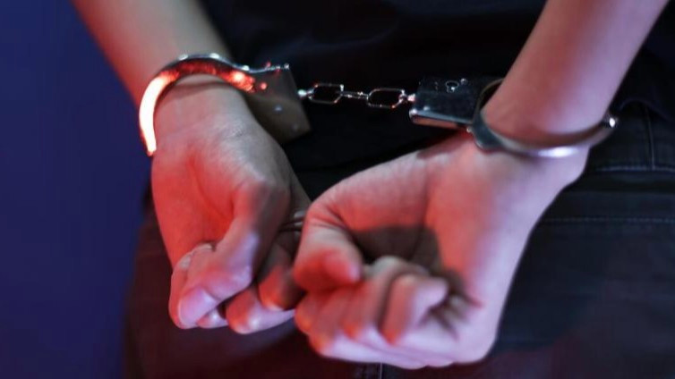 公安干警非法查询信息 多人获刑
