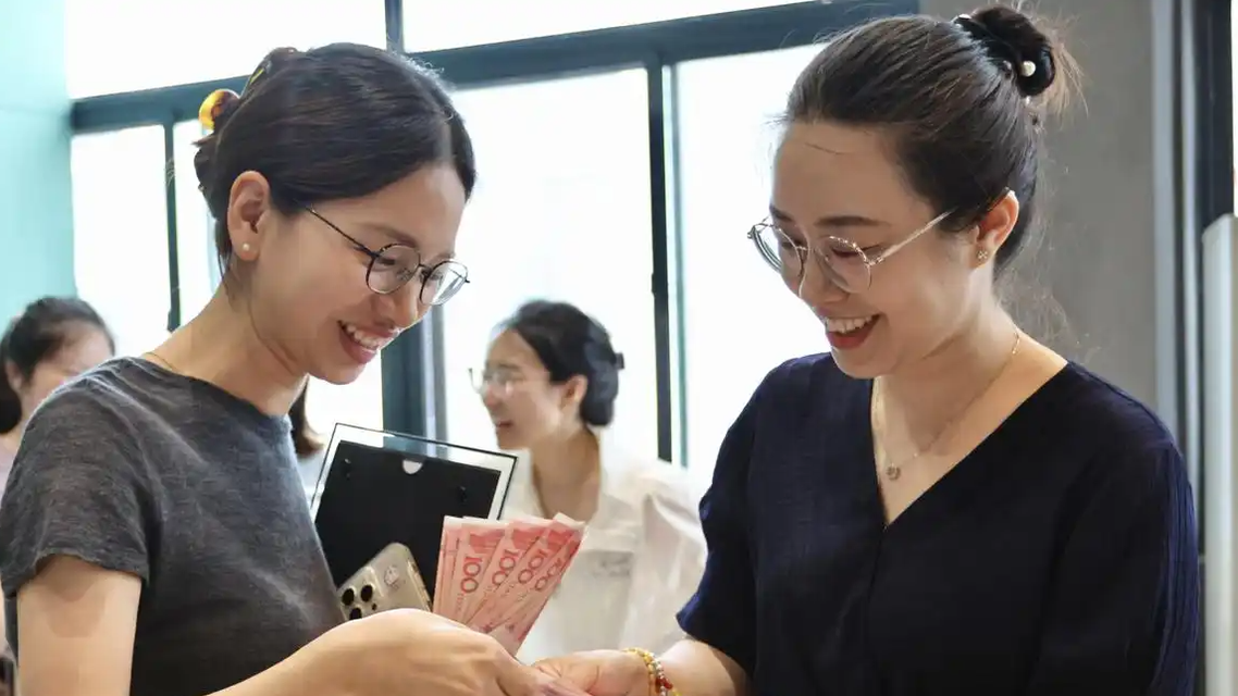 企业搞“带薪减脂”：有员工领走两千