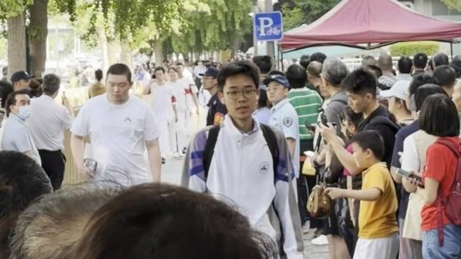 人大附中考点考生：希望还能遇见李华