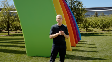 等了15年，Siri终于“换脑重生”！库克的最后一次WWDC：这场AI翻身仗，苹果打赢了吗？