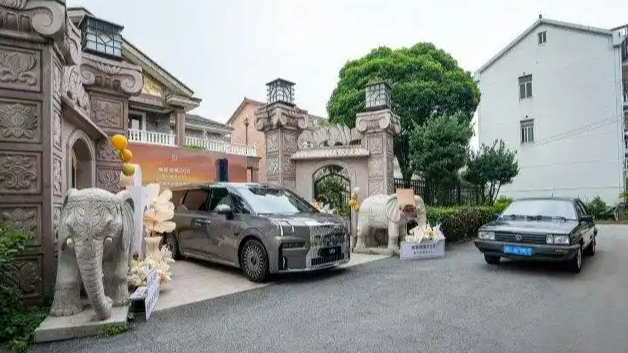 演员李健喊话极氪在横店开店