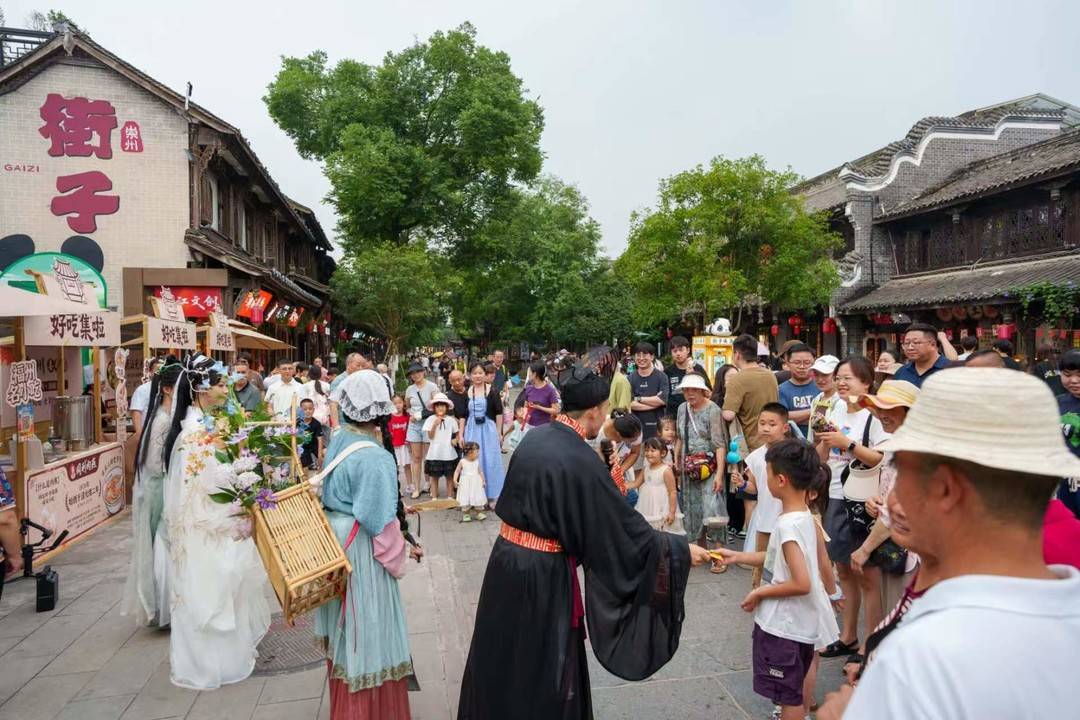 屈原、白娘子来“摆摊”了