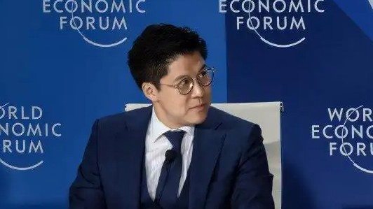 霍启刚：AI时代自己判断才是核心