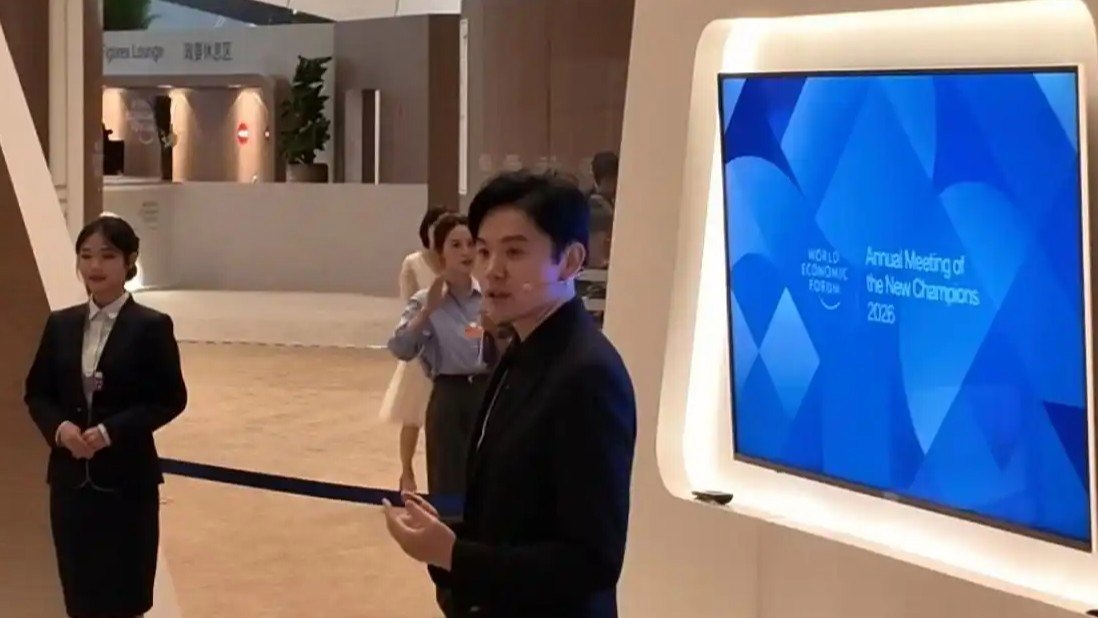 追觅创始人俞浩现身达沃斯
